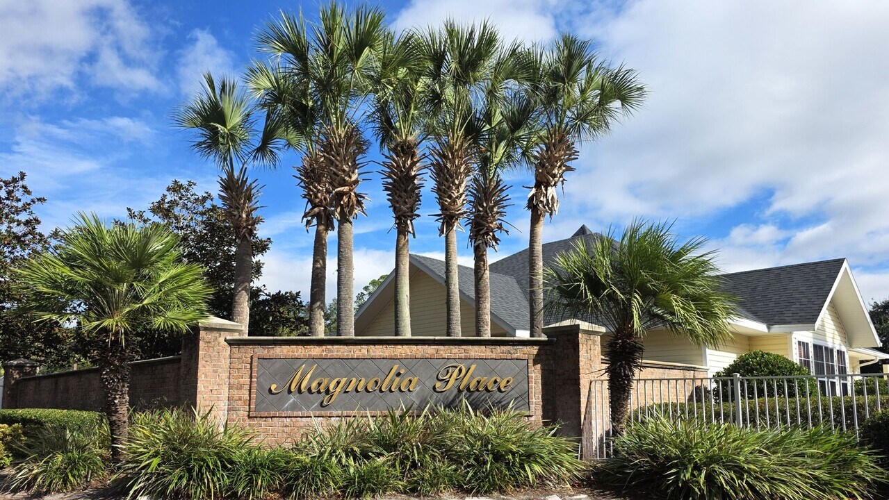 5065 NW 45th Rd in Gainesville, FL - Foto de edificio