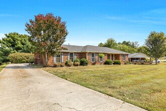 208 General Forrest Dr in Springfield, TN - Building Photo - Building Photo