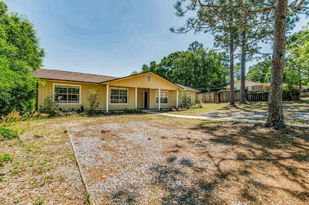 10150 Guidy Ln in Pensacola, FL - Building Photo