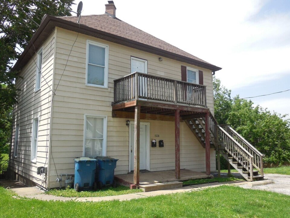 1231 Constance St in Collinsville, IL - Building Photo