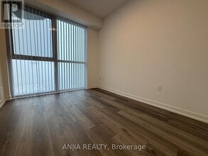 8 Interchange Wy in Vaughan, ON - Building Photo - Building Photo