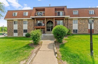 1195 Meadow Ln in Hoffman Estates, IL - Building Photo