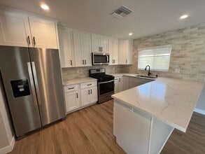 5333 E Falls View Dr in San Diego, CA - Building Photo - Building Photo