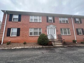 The Windsor in Lynchburg, VA - Building Photo