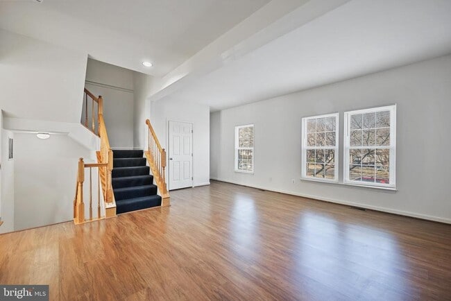 10104 Sir Reynard Ln in Linton Hall, VA - Building Photo - Building Photo