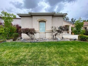 4550 Mt Bachelor Dr in Sparks, NV - Building Photo - Building Photo
