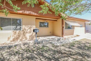Spacious 4 Bedroom Home with Workshop in Alamogordo, NM - Building Photo