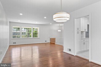 11710 Milbern Dr in Potomac, MD - Foto de edificio - Building Photo