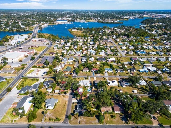 342 N Cove Blvd in Panama City, FL - Building Photo - Building Photo