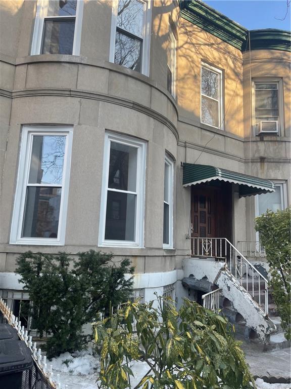 5 E 10th St in Brooklyn, NY - Foto de edificio - Building Photo