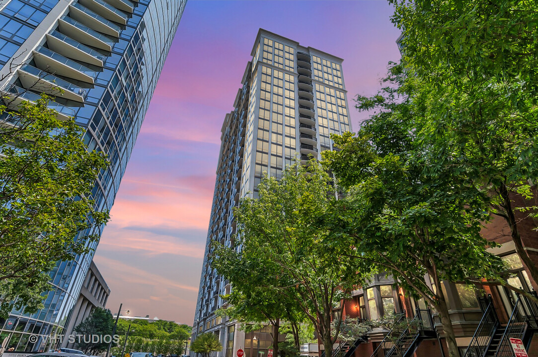 233 E 13th St in Chicago, IL - Building Photo