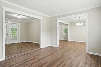 2493 Miriam Ln in Decatur, GA - Foto de edificio - Building Photo