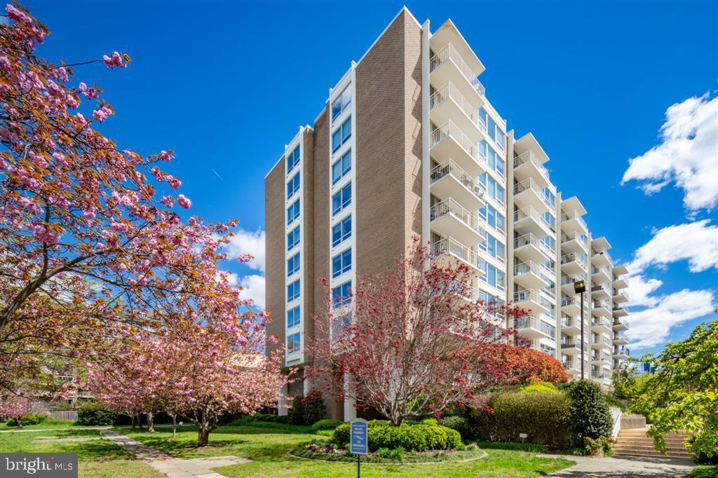 1425 4th St SW in Washington, DC - Building Photo