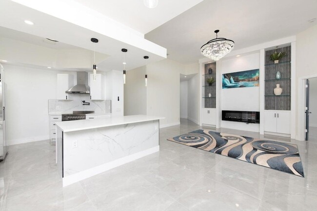 249 NW Bentley Cir in Port St. Lucie, FL - Foto de edificio - Building Photo