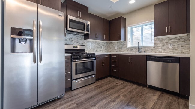 Radius Koreatown in Los Angeles, CA - Building Photo - Building Photo