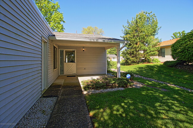 137B Cistus Plaza in Monroe Township, NJ - Building Photo - Building Photo