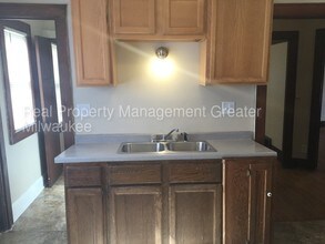 2562 N 37th St in Milwaukee, WI - Building Photo - Building Photo
