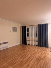 62 Warwick Rd in Island Park, NY - Foto de edificio - Building Photo