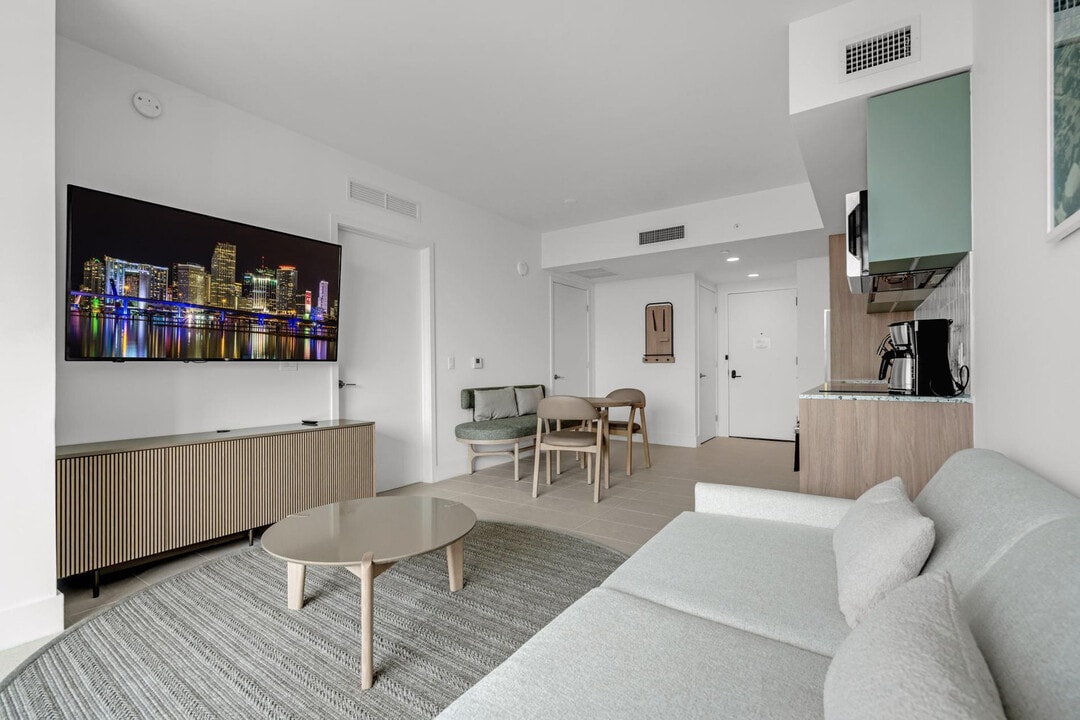601 NE 1st Ave in Miami, FL - Building Photo