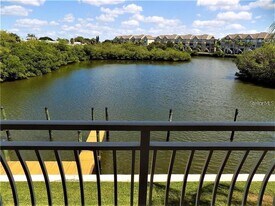 8804 Bay Pointe Dr in Tampa, FL - Building Photo