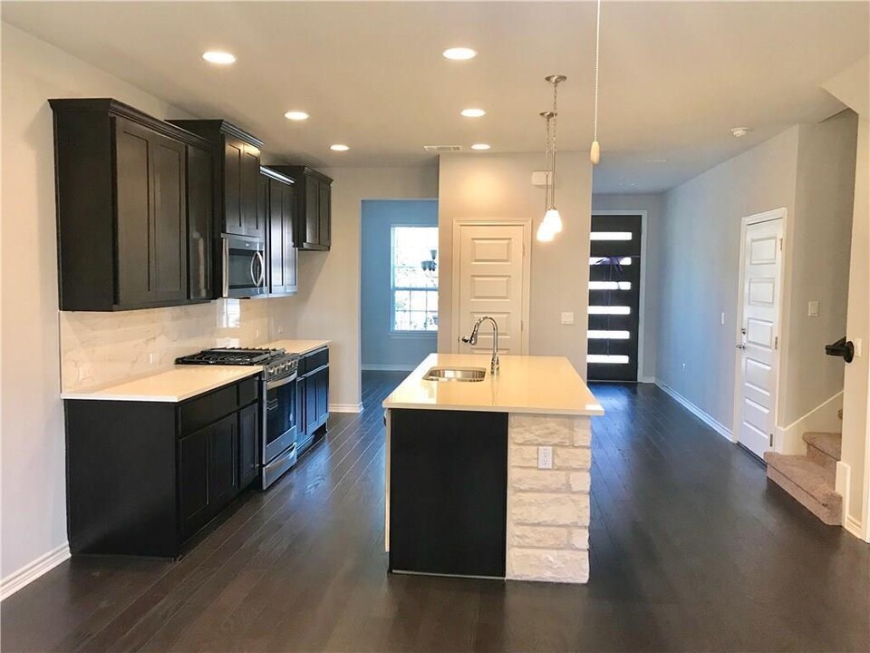 14311 McCoy Lp in Austin, TX - Building Photo