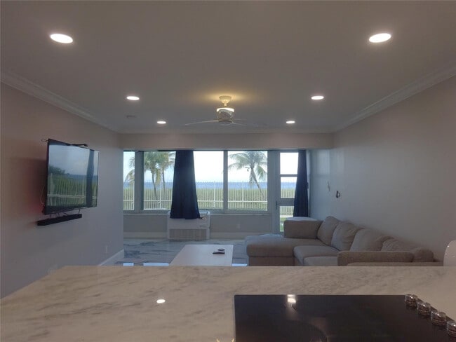 8 Briny Ave in Pompano Beach, FL - Building Photo - Building Photo