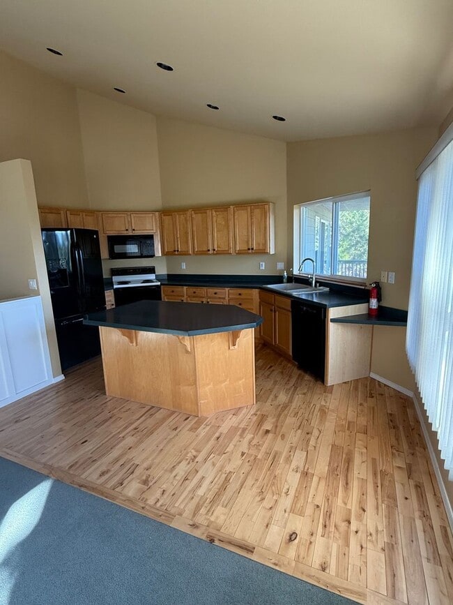 147 Troutbeck Rd in Lakeside, MT - Building Photo - Building Photo