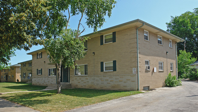 5420-5428 N 83rd St in Milwaukee, WI - Foto de edificio - Building Photo