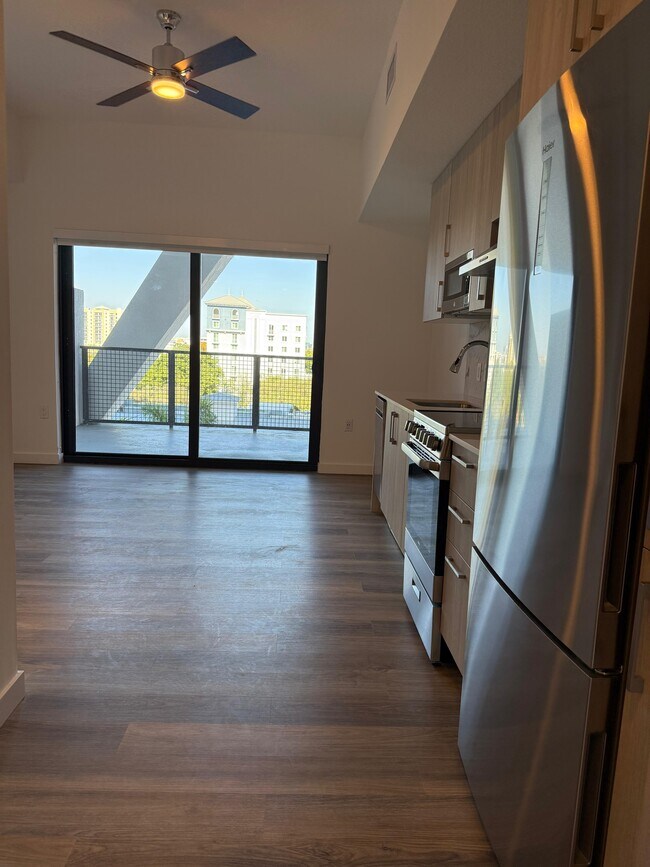 777 NW 1st St, Unit 1103 in Miami, FL - Building Photo - Building Photo