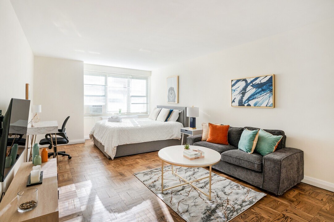 28 Park Ave in New York, NY - Building Photo