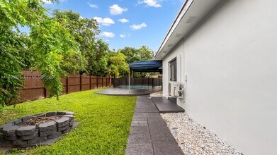 740 Beachwood Ln in Plantation, FL - Foto de edificio - Building Photo