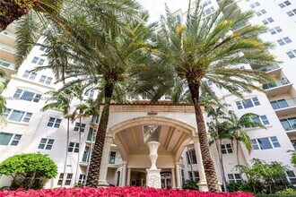 20000 E Country Club Dr in Aventura, FL - Foto de edificio - Building Photo