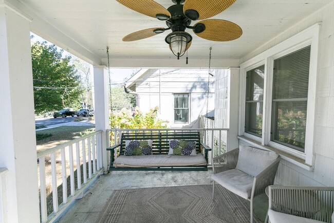 936 East Lake Dr in Decatur, GA - Building Photo - Building Photo