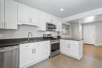886 Linley Ct in Denver, CO - Foto de edificio - Building Photo
