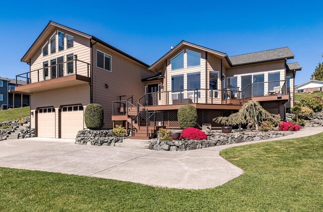 property at 553 E Sunrise Blvd