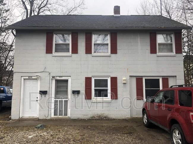 property at 1011 S Lansing St