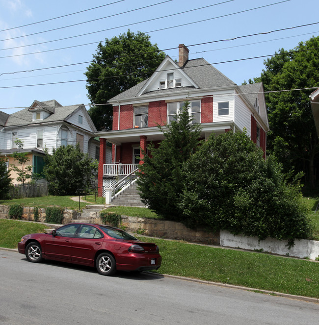 304 Frederick St in Bluefield, WV - Building Photo - Building Photo