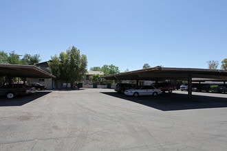 Magana Apartments in Mesa, AZ - Foto de edificio - Building Photo