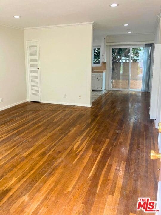 1438 S Barrington Ave in Los Angeles, CA - Foto de edificio - Building Photo