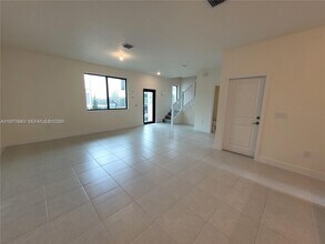 4558 NW 83rd Ave in Doral, FL - Building Photo - Building Photo