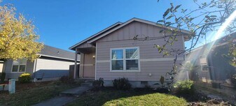 3842 SE Ryunkin St in Albany, OR - Building Photo