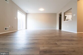 2 Fairfax Ct in Bordentown, NJ - Building Photo - Building Photo
