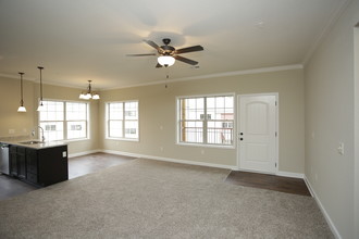 Woodhaven Apartments in Kansas City, MO - Building Photo - Interior Photo