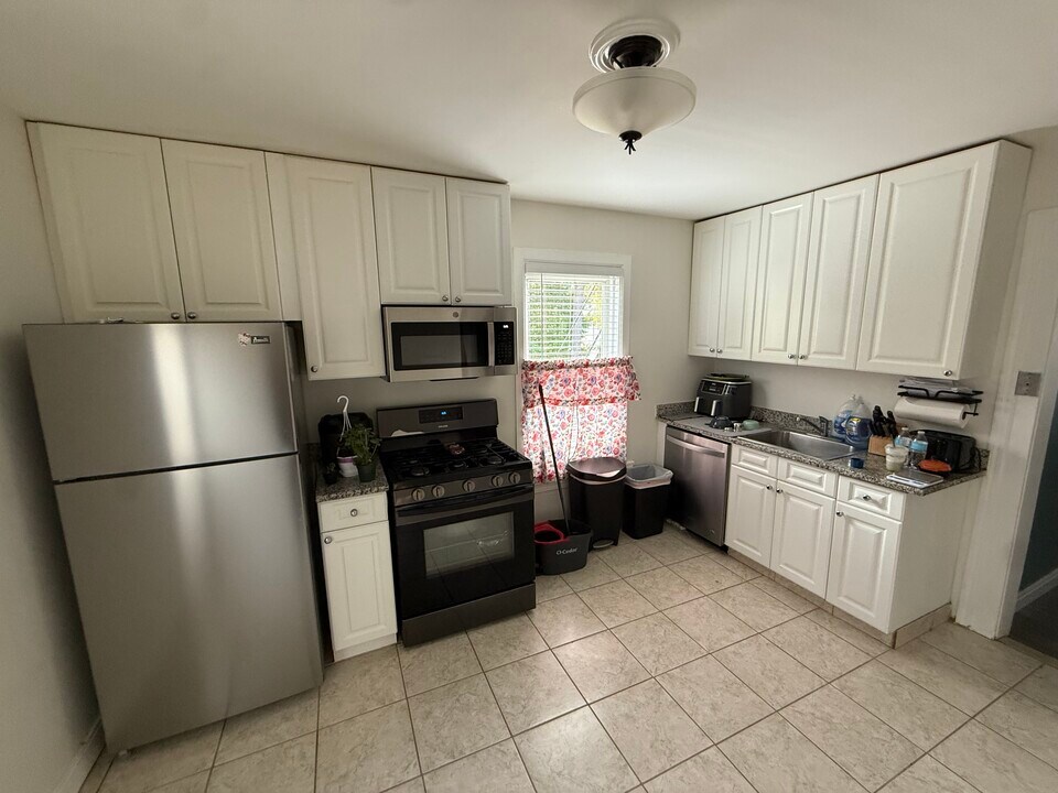 416 Spruce St, Unit 2 in Roselle Park, NJ - Building Photo
