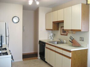 276 Regency Park Dr in Agawam, MA - Building Photo - Building Photo