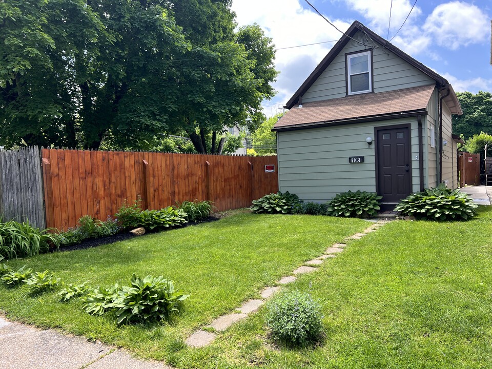 106 S 2nd St in Emmaus, PA - Building Photo