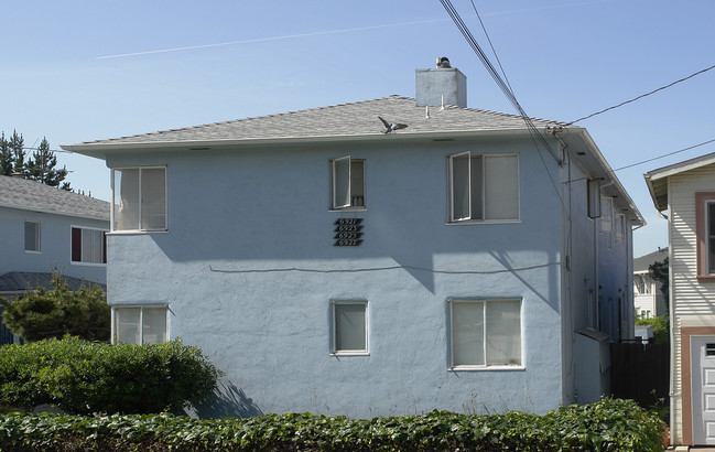 6921-6927 Macarthur Blvd in Oakland, CA - Building Photo - Building Photo