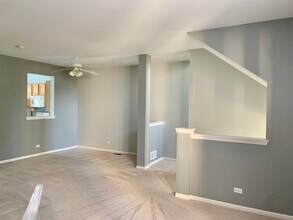 929 Summit Creek Dr in Shorewood, IL - Building Photo - Building Photo