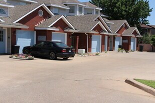 503 NW Fairway Villa Dr in Lawton, OK - Building Photo