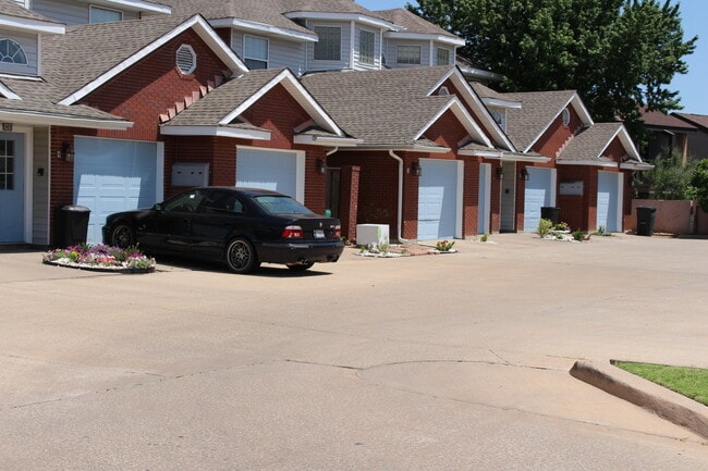 property at 503 NW Fairway Villa Dr